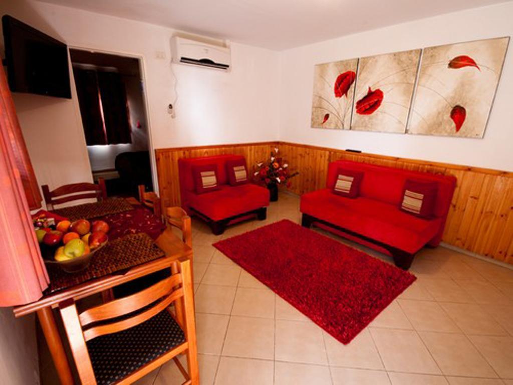 Elimelech Bapardes Villa Sheʼar Yashuv Rom bilde